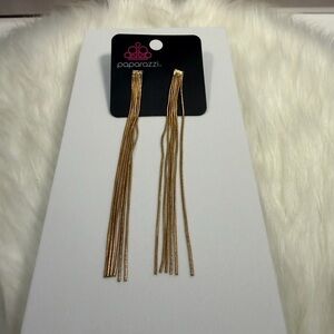 🩷5/$10 Paparazzi Gold Dangle Earrings